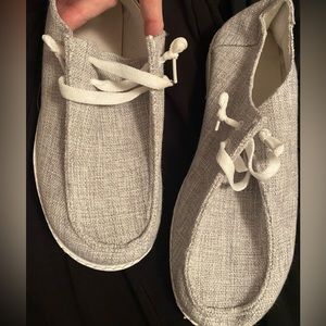 Hey Dudes -like shoes. Size 9